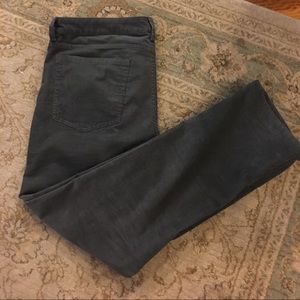 Vineyard vine 5 pocket corduroy pants. 34x30